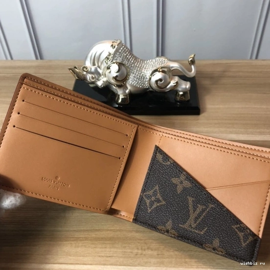 WIS MULTIPLE LOUIS VUITTON WALLET 0811